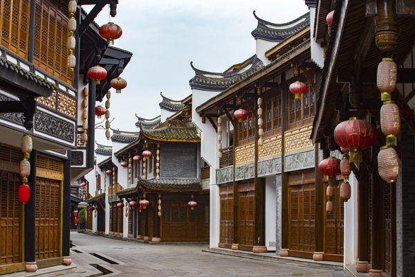 韩国梨泰院踩踏事件一年多后，首尔警察厅长被控过失杀人罪